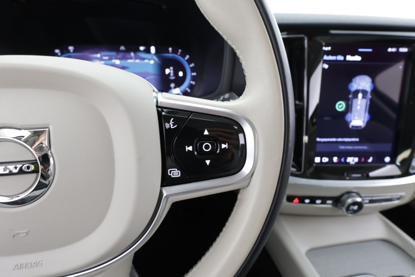 Volvo V60 2023 B3 MHEV Business Plus Bright DCT aut * Webasto / ACC / Full-LED / P.kamera / Sportnahat Muistilla / Navi / Keyless * - 1-om Suomi-auto / Kahdet renkaat aluvanteilla / Merkkihuollot - HULLUT AVAJAISHULINAT KORKOTARJOUS 3,29 %