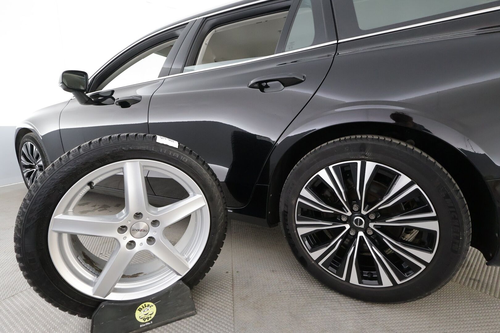 Volvo V60 2023 B3 MHEV Business Plus Bright DCT aut * Webasto / ACC / Full-LED / P.kamera / Sportnahat Muistilla / Navi / Keyless * - 1-om Suomi-auto / Kahdet renkaat aluvanteilla / Merkkihuollot - HULLUT AVAJAISHULINAT KORKOTARJOUS 3,29 %