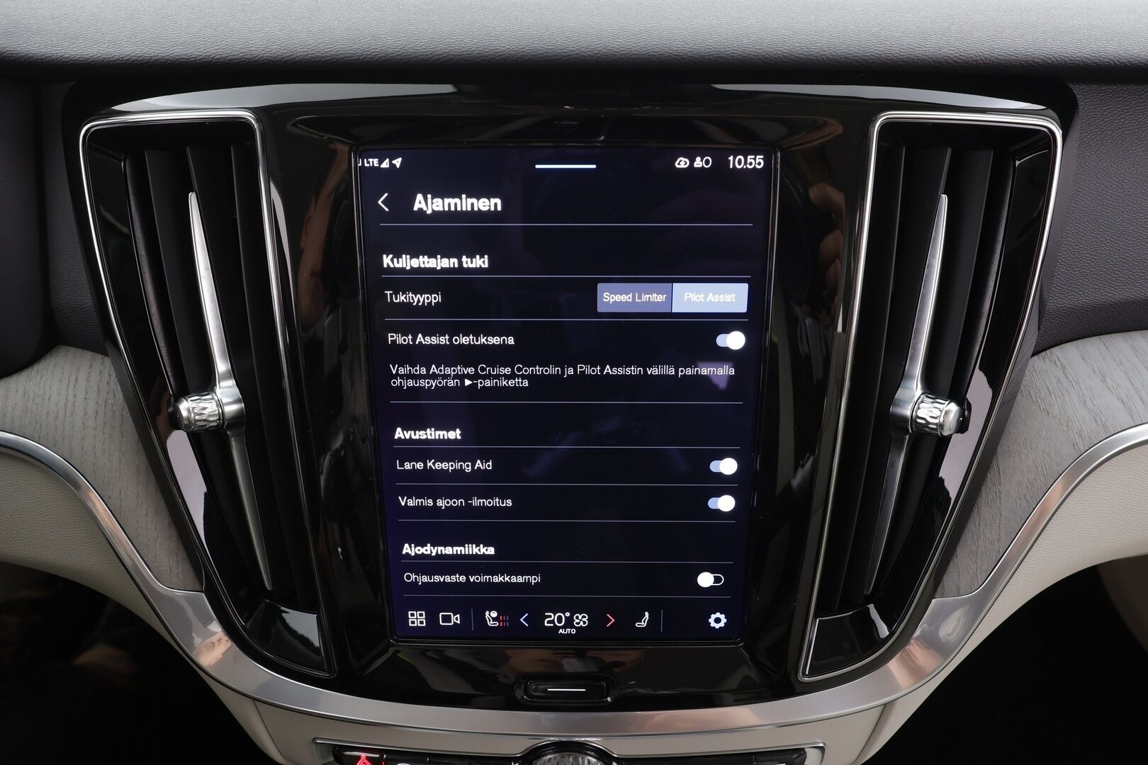 Volvo V60 2023 B3 MHEV Business Plus Bright DCT aut * Webasto / ACC / Full-LED / P.kamera / Sportnahat Muistilla / Navi / Keyless * - 1-om Suomi-auto / Kahdet renkaat aluvanteilla / Merkkihuollot - HULLUT AVAJAISHULINAT KORKOTARJOUS 3,29 %