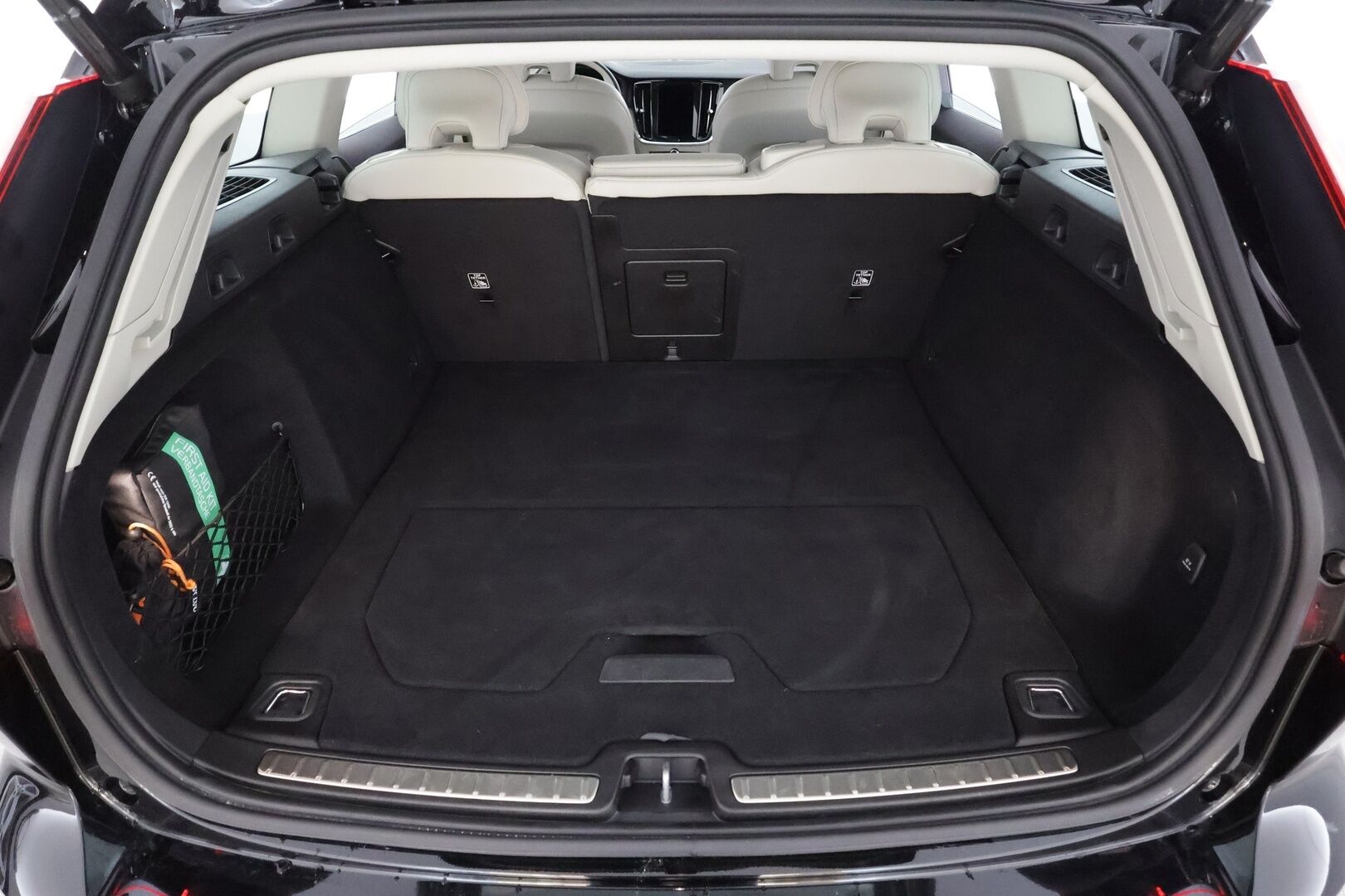 Volvo V60 2023 B3 MHEV Business Plus Bright DCT aut * Webasto / ACC / Full-LED / P.kamera / Sportnahat Muistilla / Navi / Keyless * - 1-om Suomi-auto / Kahdet renkaat aluvanteilla / Merkkihuollot - HULLUT AVAJAISHULINAT KORKOTARJOUS 3,29 %