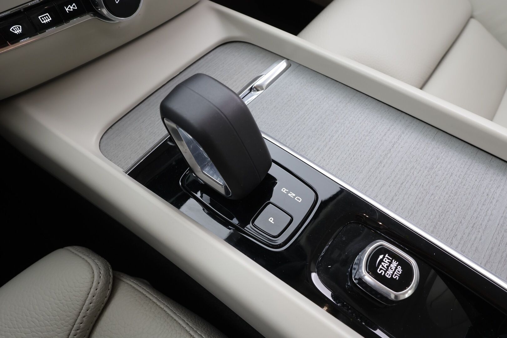 Volvo V60 2023 B3 MHEV Business Plus Bright DCT aut * Webasto / ACC / Full-LED / P.kamera / Sportnahat Muistilla / Navi / Keyless * - 1-om Suomi-auto / Kahdet renkaat aluvanteilla / Merkkihuollot - HULLUT AVAJAISHULINAT KORKOTARJOUS 3,29 %