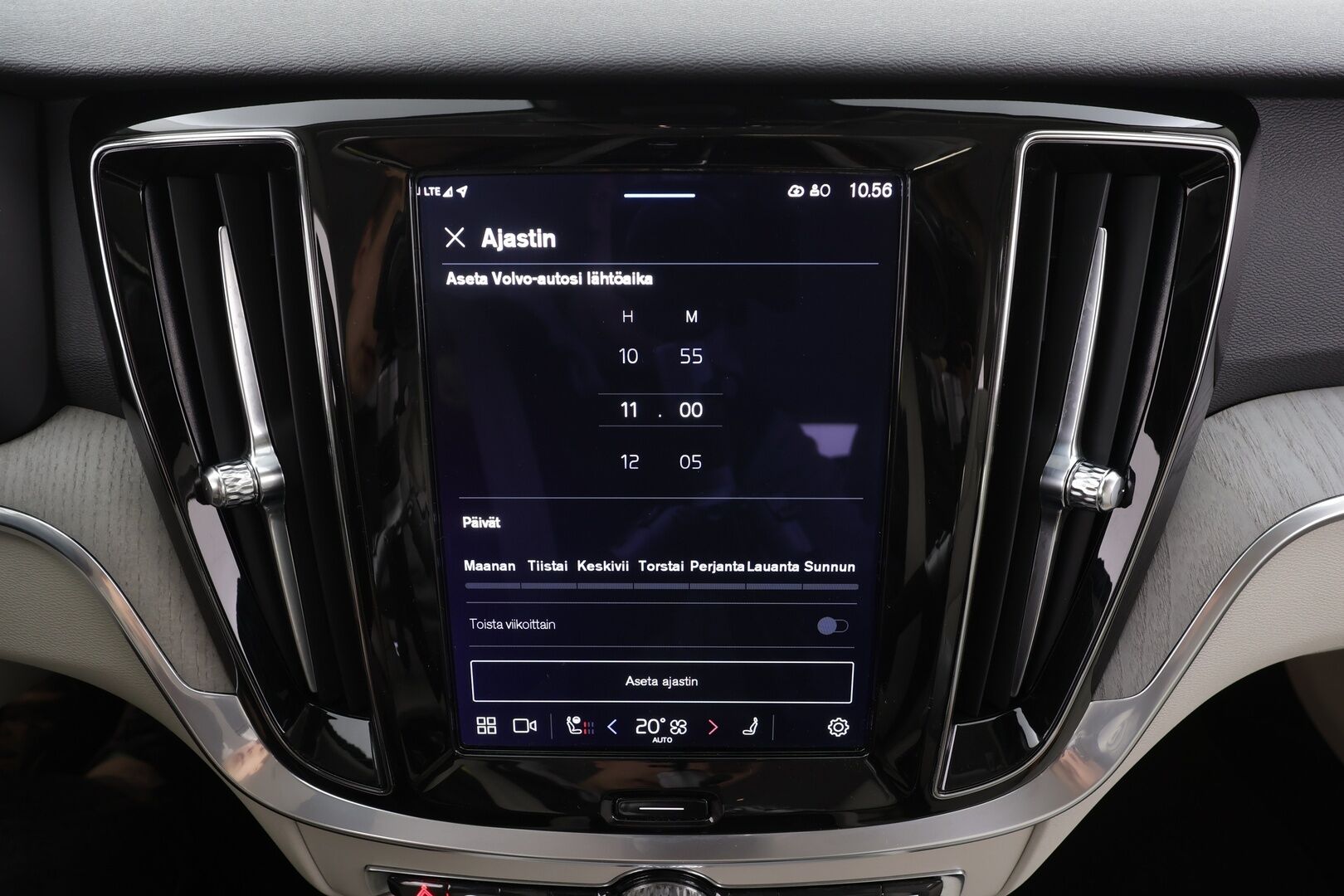 Volvo V60 2023 B3 MHEV Business Plus Bright DCT aut * Webasto / ACC / Full-LED / P.kamera / Sportnahat Muistilla / Navi / Keyless * - 1-om Suomi-auto / Kahdet renkaat aluvanteilla / Merkkihuollot - HULLUT AVAJAISHULINAT KORKOTARJOUS 3,29 %