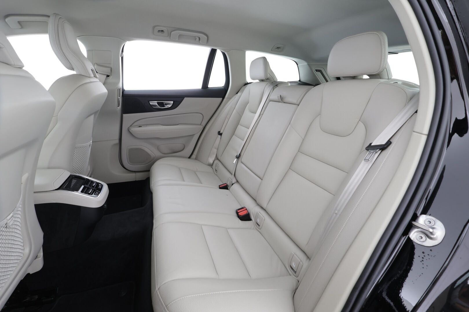 Volvo V60 2023 B3 MHEV Business Plus Bright DCT aut * Webasto / ACC / Full-LED / P.kamera / Sportnahat Muistilla / Navi / Keyless * - 1-om Suomi-auto / Kahdet renkaat aluvanteilla / Merkkihuollot - HULLUT AVAJAISHULINAT KORKOTARJOUS 3,29 %