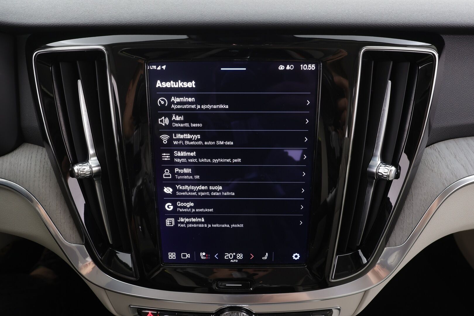 Volvo V60 2023 B3 MHEV Business Plus Bright DCT aut * Webasto / ACC / Full-LED / P.kamera / Sportnahat Muistilla / Navi / Keyless * - 1-om Suomi-auto / Kahdet renkaat aluvanteilla / Merkkihuollot - HULLUT AVAJAISHULINAT KORKOTARJOUS 3,29 %