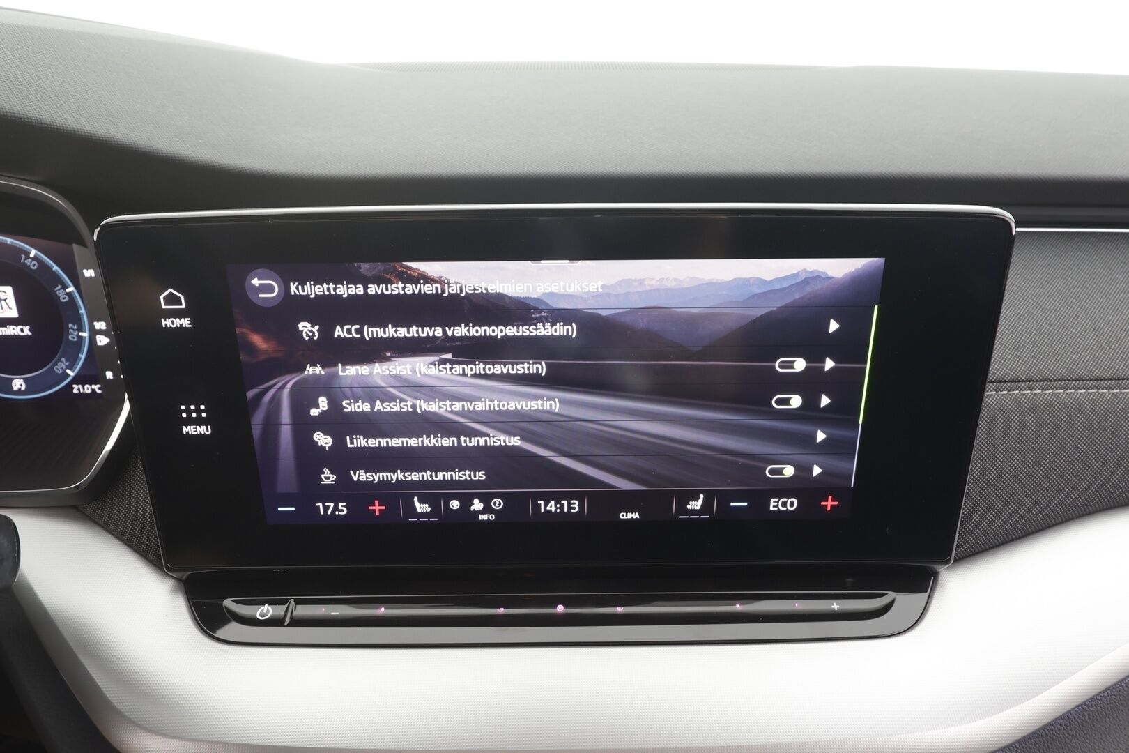 Skoda Octavia 2022 Combi 1.4 TSI PHEV Style iV DSG Autom. - 1Om Suomiauto | Webasto | ACC | Crystal Matrix LED | HUD | Peruutuskamera | Muistipenkit | Merkkihuollot | Supervarusteet!