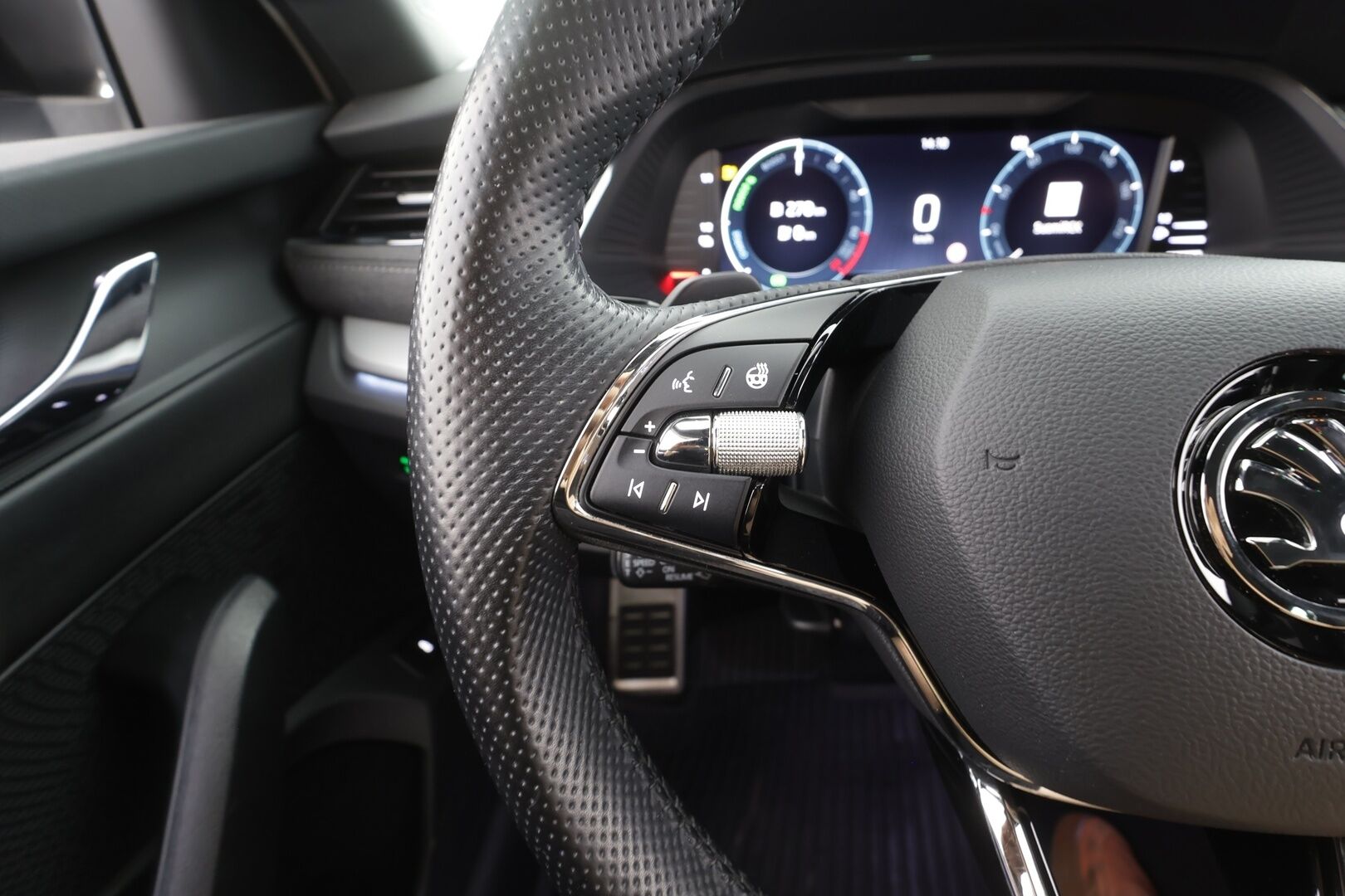 Skoda Octavia 2022 Combi 1.4 TSI PHEV Style iV DSG Autom. - 1Om Suomiauto | Webasto | ACC | Crystal Matrix LED | HUD | Peruutuskamera | Muistipenkit | Merkkihuollot | Supervarusteet!