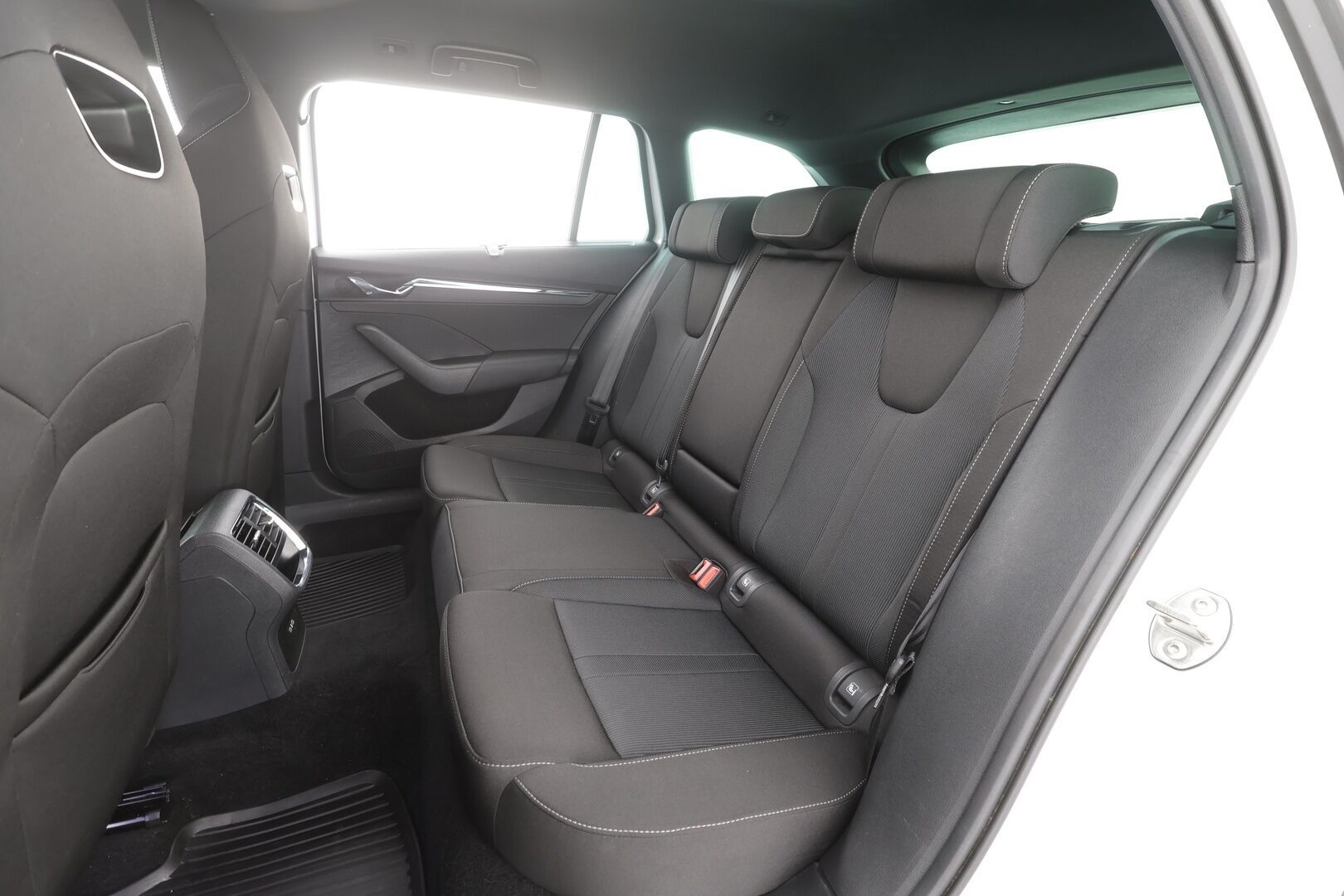 Skoda Octavia 2022 Combi 1.4 TSI PHEV Style iV DSG Autom. - 1Om Suomiauto | Webasto | ACC | Crystal Matrix LED | HUD | Peruutuskamera | Muistipenkit | Merkkihuollot | Supervarusteet!