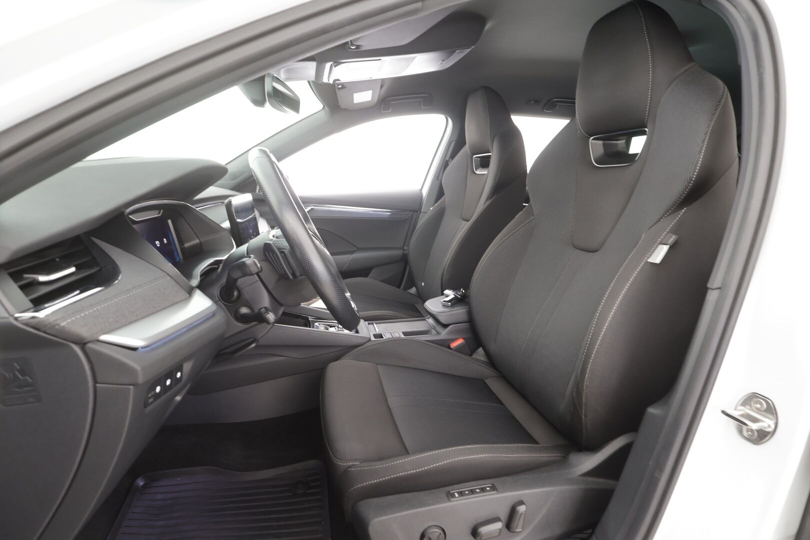 Skoda Octavia 2022 Combi 1.4 TSI PHEV Style iV DSG Autom. - 1Om Suomiauto | Webasto | ACC | Crystal Matrix LED | HUD | Peruutuskamera | Muistipenkit | Merkkihuollot | Supervarusteet!