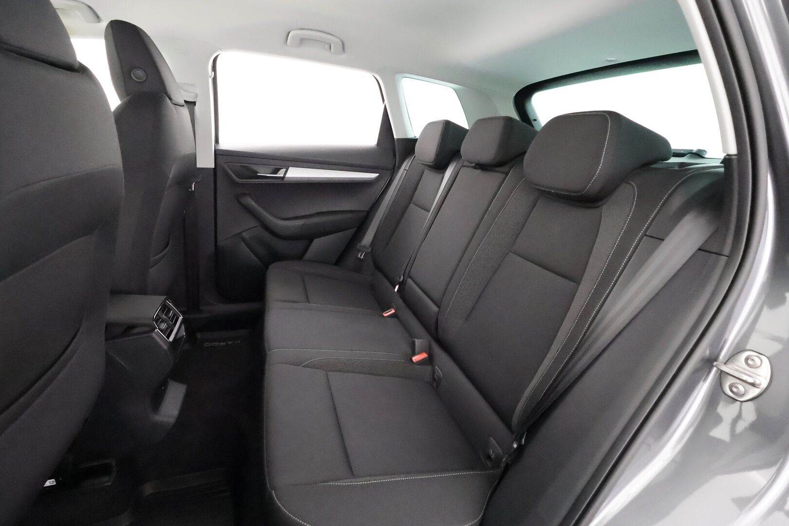 Skoda Karoq 2023 2.0 TDI 150 4x4 Ambition DSG Autom. -  | Vakkari | Webasto | LED | P. kamera | Ratinlämmitys | Apple&Android | 1.Om Suomi-auto | Kahdet Renkaat |
