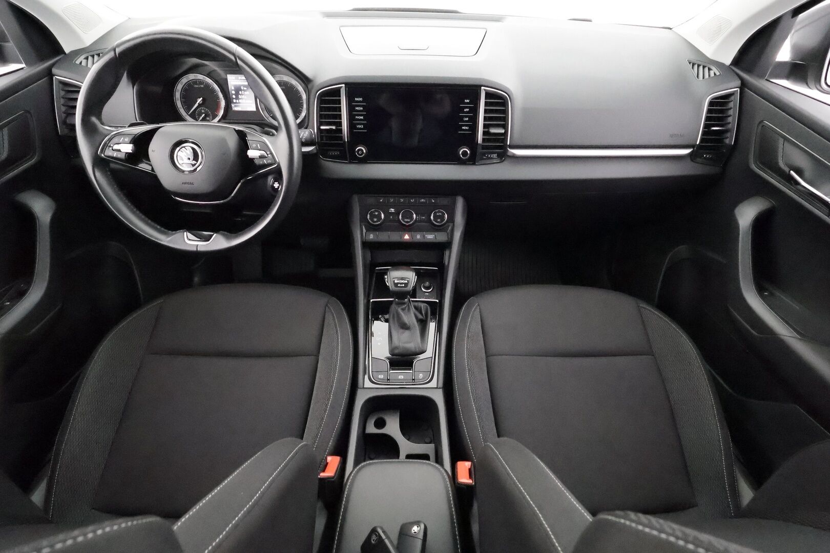 Skoda Karoq 2023 2.0 TDI 150 4x4 Ambition DSG Autom. -  | Vakkari | Webasto | LED | P. kamera | Ratinlämmitys | Apple&Android | 1.Om Suomi-auto | Kahdet Renkaat |