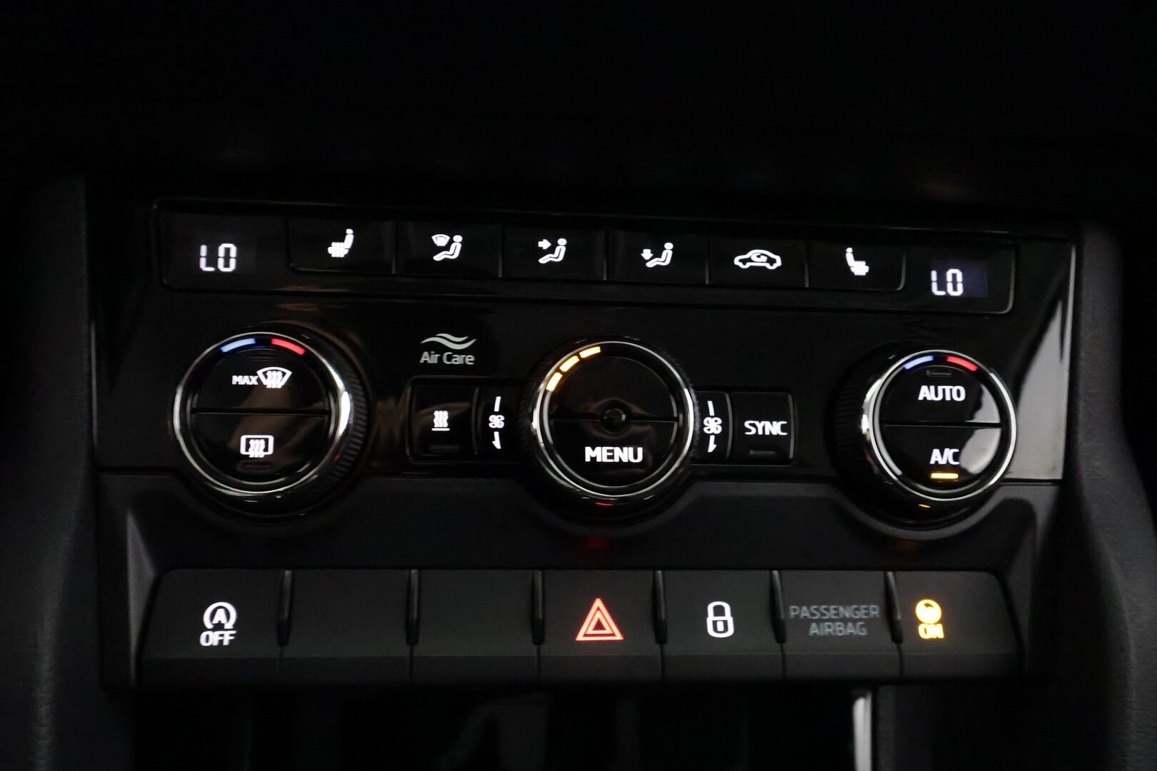 Skoda Karoq 2023 2.0 TDI 150 4x4 Ambition DSG Autom. -  | Vakkari | Webasto | LED | P. kamera | Ratinlämmitys | Apple&Android | 1.Om Suomi-auto | Kahdet Renkaat |