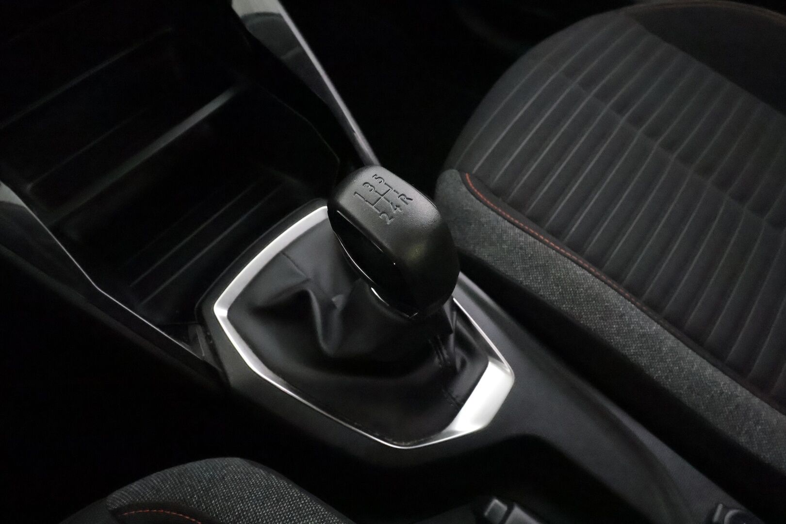 Peugeot 208 2023 Active PureTech 75 * 1-om Suomi-auto / Vakkari / Bluetooth / AC / Kaistavahti / Kahdet renkaat *