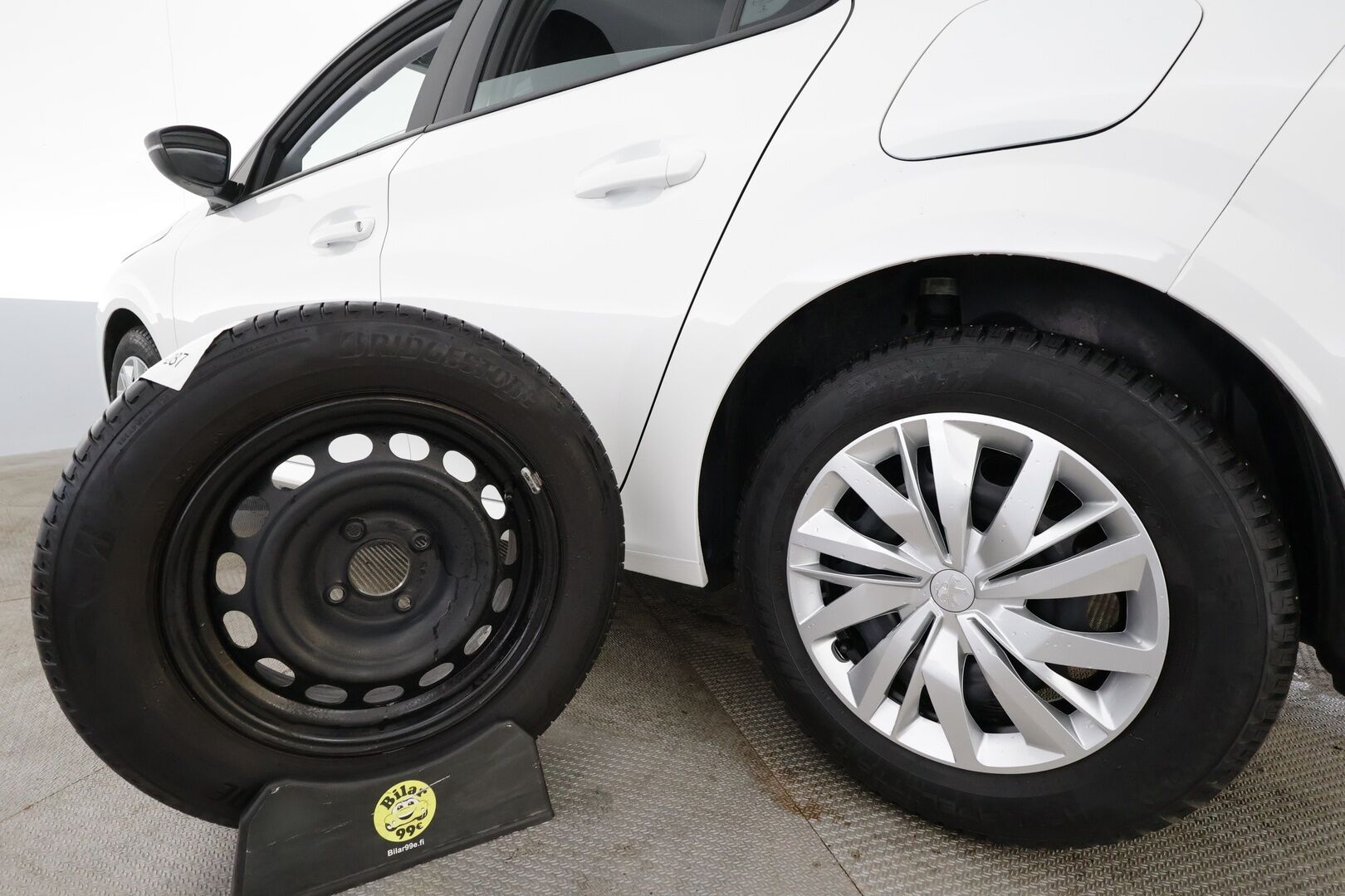 Peugeot 208 2023 Active PureTech 75 * 1-om Suomi-auto / Vakkari / Bluetooth / AC / Kaistavahti / Kahdet renkaat *