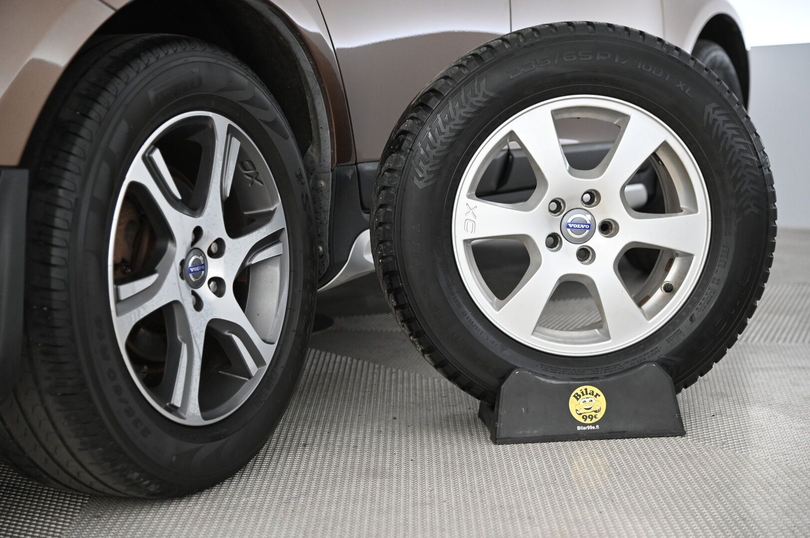 Volvo XC60 2011 D3 Summum aut *Webasto / Nahat / Koukku / BT* - *Kuskin penkki muistilla / Kahdet renkaat ja vanteet / Juuri huollettu!*