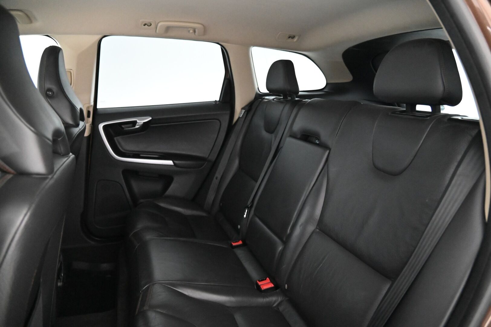 Volvo XC60 2011 D3 Summum aut *Webasto / Nahat / Koukku / BT* - *Kuskin penkki muistilla / Kahdet renkaat ja vanteet / Juuri huollettu!*