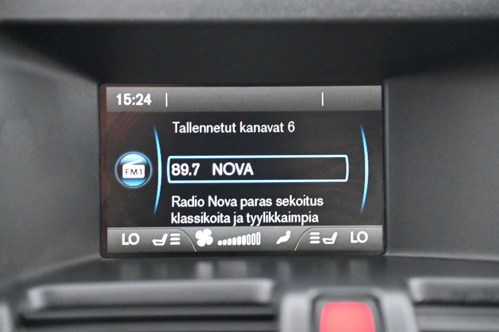Volvo XC60 2011 D3 Summum aut *Webasto / Nahat / Koukku / BT* - *Kuskin penkki muistilla / Kahdet renkaat ja vanteet / Juuri huollettu!*
