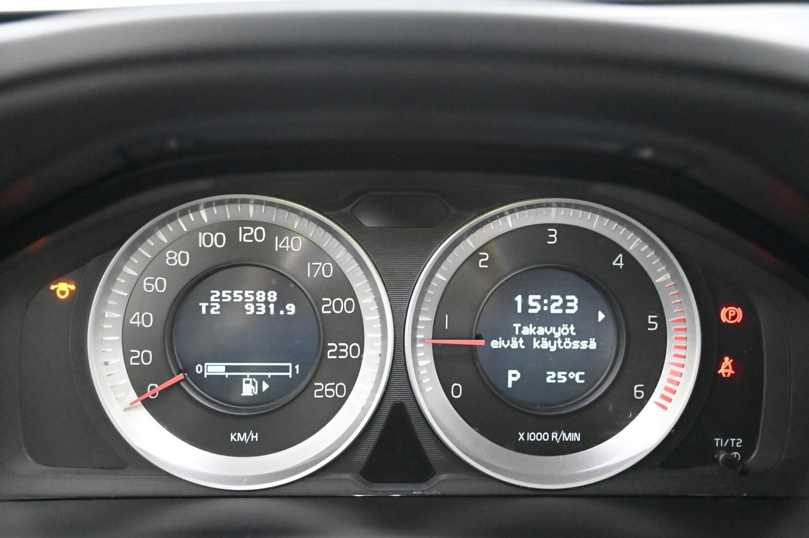 Volvo XC60 2011 D3 Summum aut *Webasto / Nahat / Koukku / BT* - *Kuskin penkki muistilla / Kahdet renkaat ja vanteet / Juuri huollettu!*