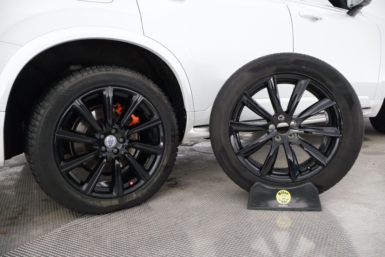 Volvo XC90 2017 T8 Twin Engine AWD R-Design aut. *ACC / Pilot Assist / HUD / B&W-äänentoisto / 7-p / Panorama / P.kamera / Full LED* - *2 Renkaat & Vanteet / Muistipenkit edessä / Kattava huoltohistoria / Uudet rengassarjat / Kotilaturi*