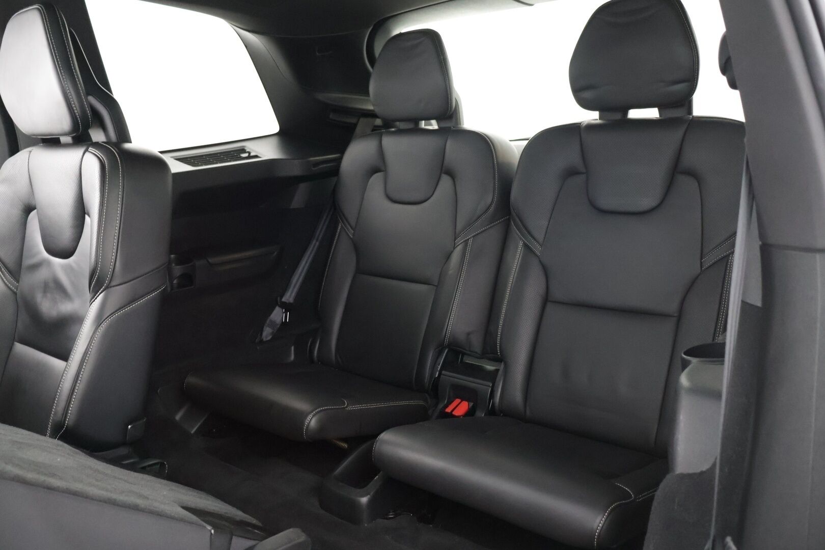 Volvo XC90 2017 T8 Twin Engine AWD R-Design aut. *ACC / Pilot Assist / HUD / B&W-äänentoisto / 7-p / Panorama / P.kamera / Full LED* - *2 Renkaat & Vanteet / Muistipenkit edessä / Kattava huoltohistoria / Uudet rengassarjat / Kotilaturi*