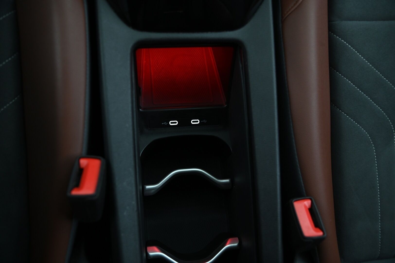 Volkswagen ID.4 2021 PRO 1st 150 KW - Adapt.vakkari | P.kamera | Lisälämmitin | 2x renkaat vanteilla | Carplay | SoH 92,7%
