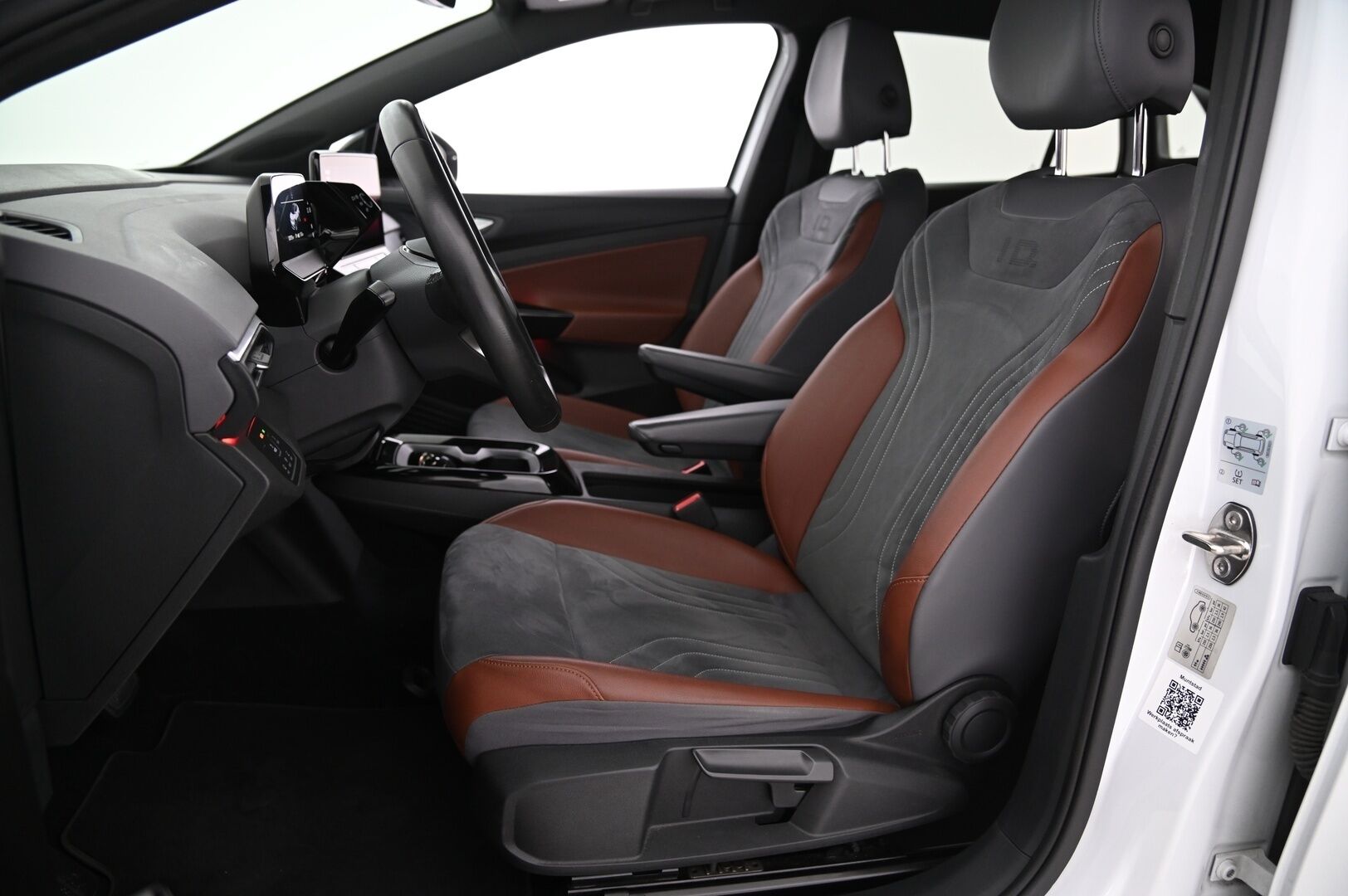 Volkswagen ID.4 2021 PRO 1st 150 KW - Adapt.vakkari | P.kamera | Lisälämmitin | 2x renkaat vanteilla | Carplay | SoH 92,7%