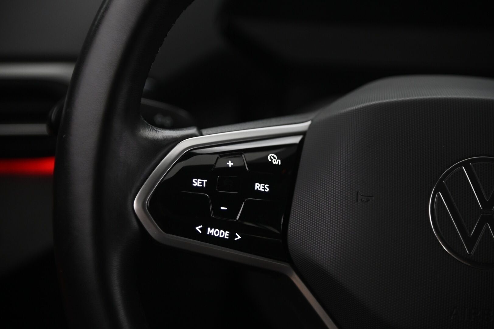 Volkswagen ID.4 2021 PRO 1st 150 KW - Adapt.vakkari | P.kamera | Lisälämmitin | 2x renkaat vanteilla | Carplay | SoH 92,7%