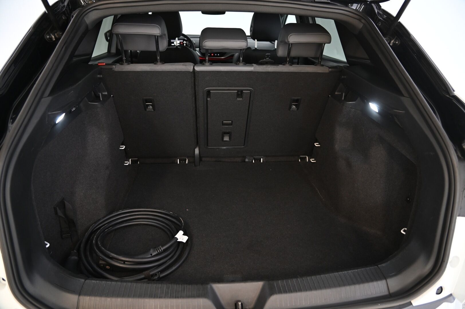 Volkswagen ID.4 2021 PRO 1st 150 KW - Adapt.vakkari | P.kamera | Lisälämmitin | 2x renkaat vanteilla | Carplay | SoH 92,7%