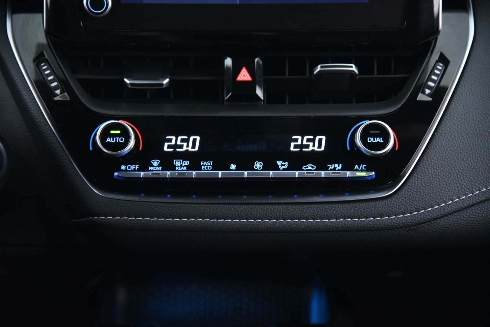 Toyota Corolla 2022 Touring Sports 1,8 Hybrid Prestige Edition - 1-om Suomi-auto / Adapt. vakkari / Led / P. Kamera / Ratinlämmitin