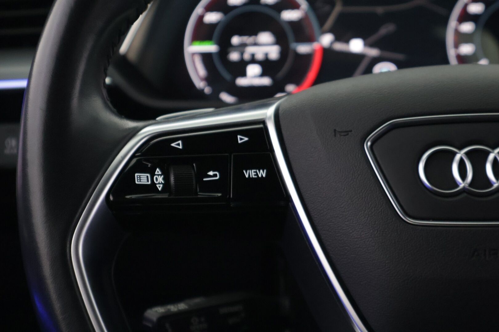 Audi e-tron 2019 55 Quattro* Adapt. Vak. / Sporttipenkit / HUD / Koukku / Muistipenkki / 360° Kamera / Navi / KESSY / Sähkökontti / Koukku* - *2x latauskaapelit / 2x Renkaat & Vanteet / Kattava huoltohistoria!*