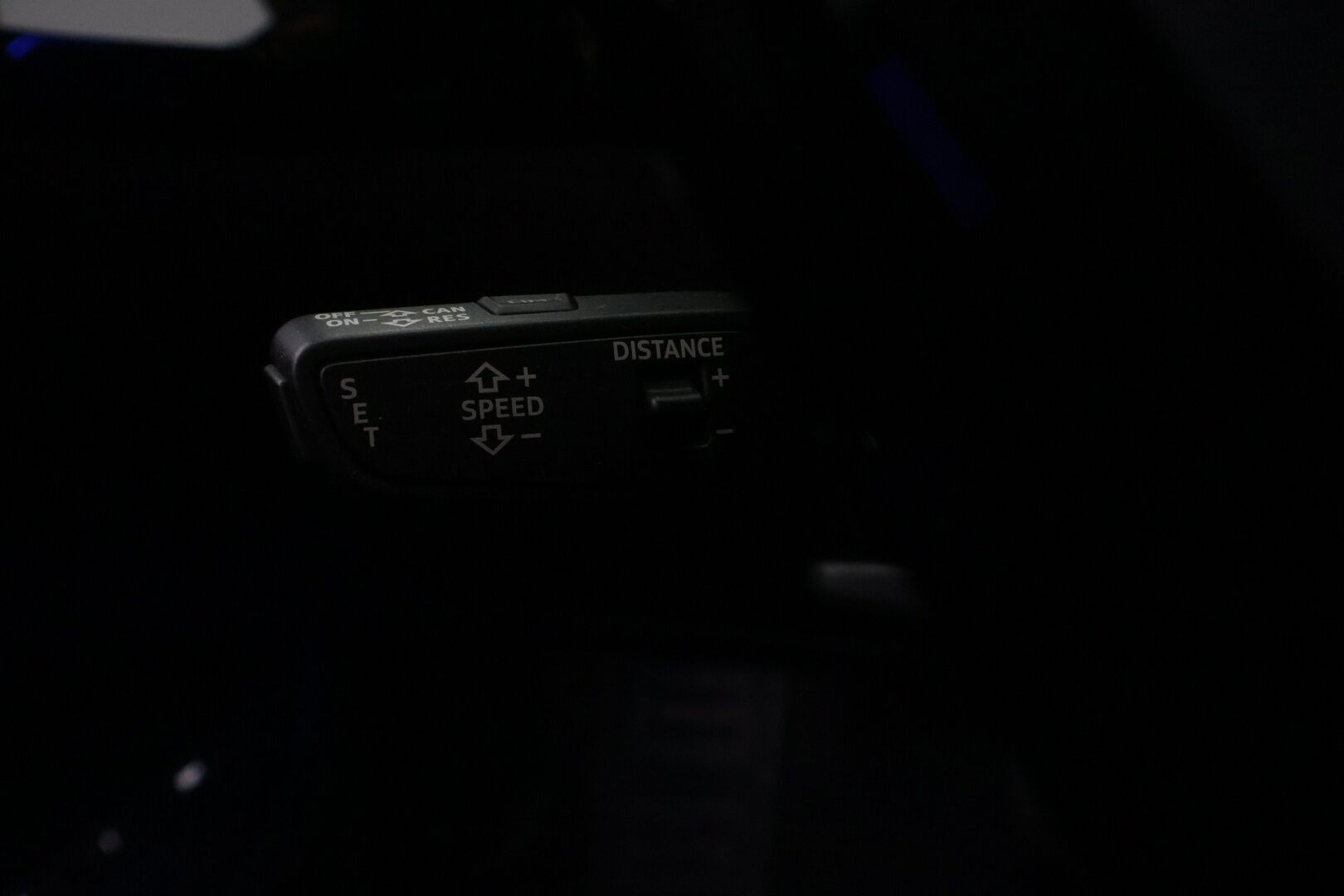 Audi e-tron 2019 55 Quattro* Adapt. Vak. / Sporttipenkit / HUD / Koukku / Muistipenkki / 360° Kamera / Navi / KESSY / Sähkökontti / Koukku* - *2x latauskaapelit / 2x Renkaat & Vanteet / Kattava huoltohistoria!*