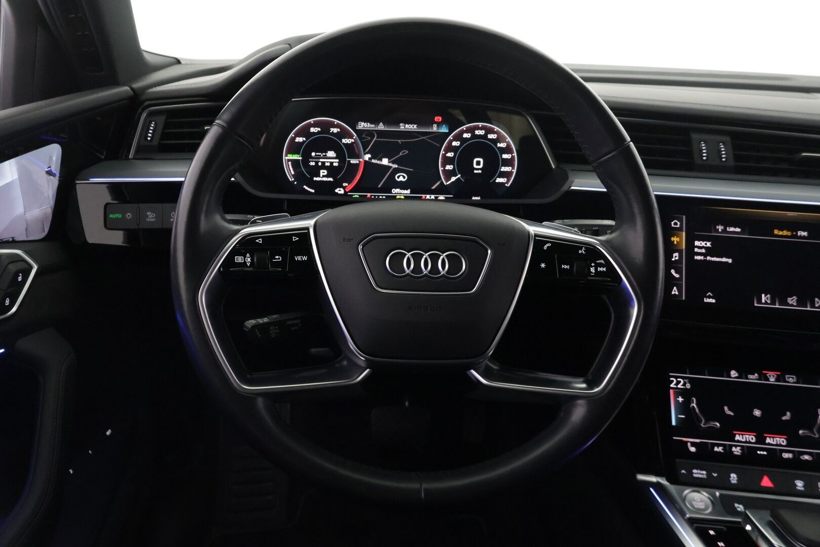 Audi e-tron 2019 55 Quattro* Adapt. Vak. / Sporttipenkit / HUD / Koukku / Muistipenkki / 360° Kamera / Navi / KESSY / Sähkökontti / Koukku* - *2x latauskaapelit / 2x Renkaat & Vanteet / Kattava huoltohistoria!*