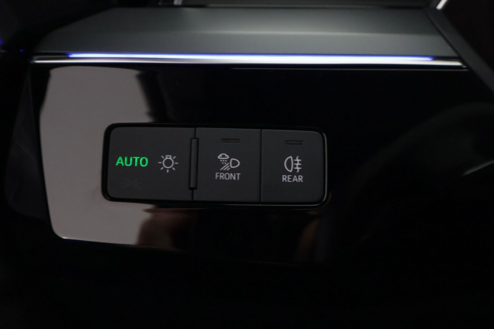 Audi e-tron 2019 55 Quattro* Adapt. Vak. / Sporttipenkit / HUD / Koukku / Muistipenkki / 360° Kamera / Navi / KESSY / Sähkökontti / Koukku* - *2x latauskaapelit / 2x Renkaat & Vanteet / Kattava huoltohistoria!*