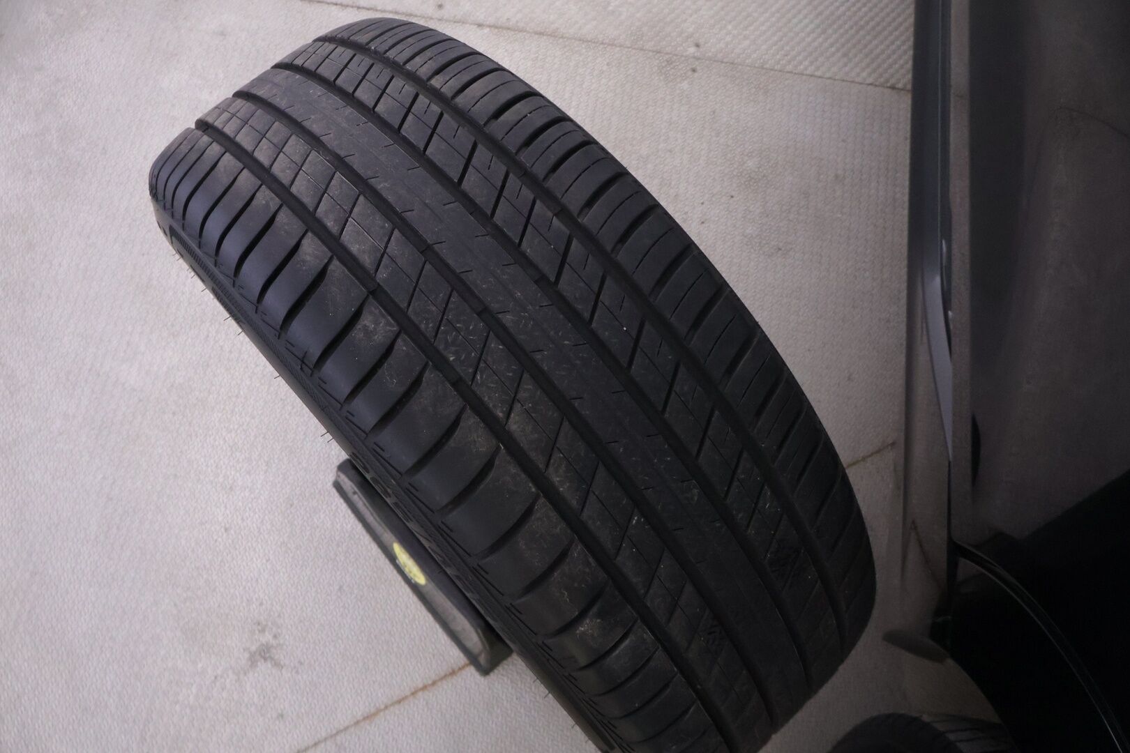 Audi e-tron 2019 55 Quattro* Adapt. Vak. / Sporttipenkit / HUD / Koukku / Muistipenkki / 360° Kamera / Navi / KESSY / Sähkökontti / Koukku* - *2x latauskaapelit / 2x Renkaat & Vanteet / Kattava huoltohistoria!*