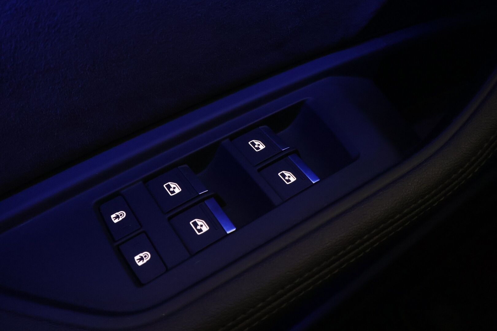 Audi e-tron 2019 55 Quattro* Adapt. Vak. / Sporttipenkit / HUD / Koukku / Muistipenkki / 360° Kamera / Navi / KESSY / Sähkökontti / Koukku* - *2x latauskaapelit / 2x Renkaat & Vanteet / Kattava huoltohistoria!*