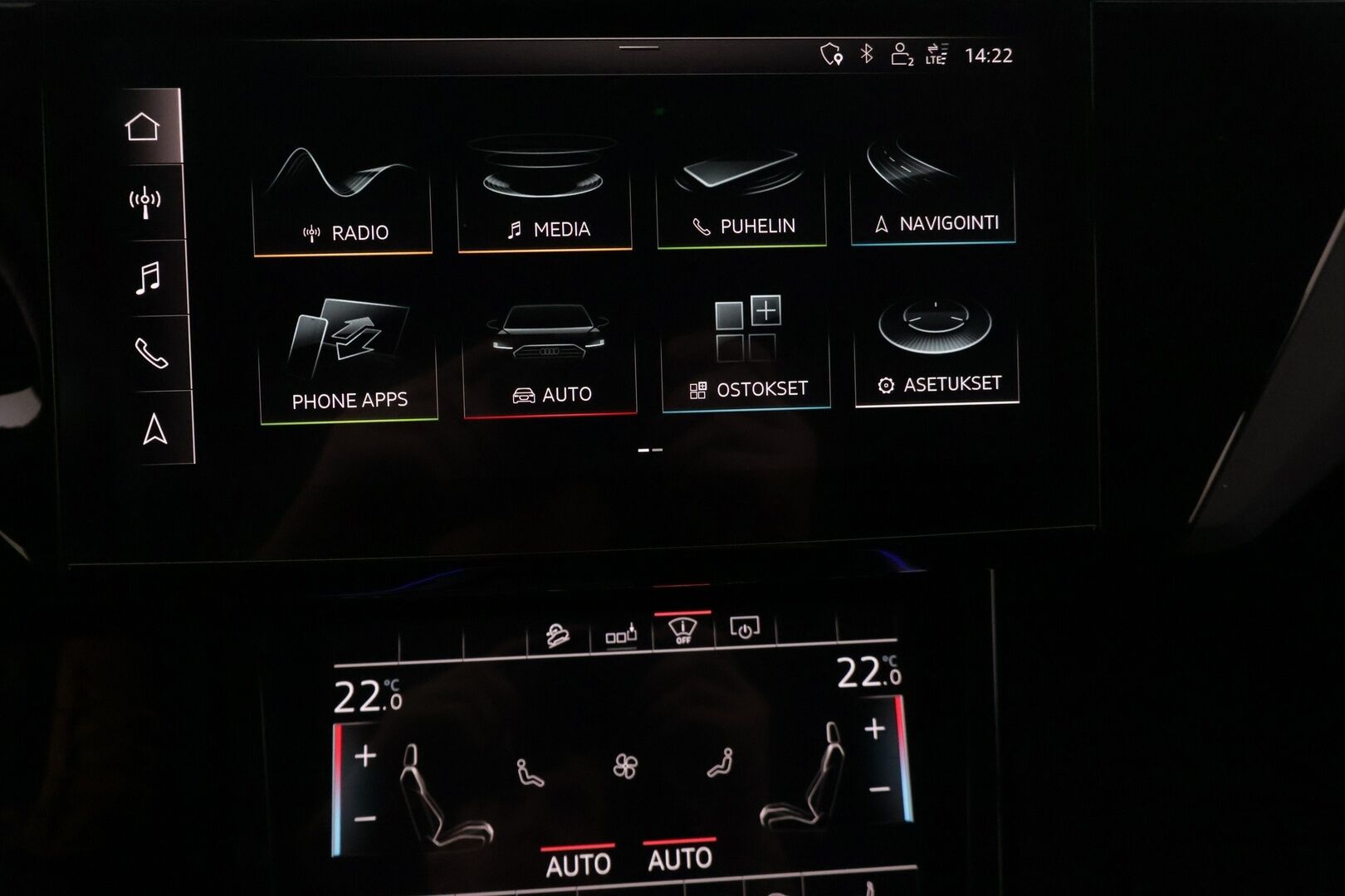 Audi e-tron 2019 55 Quattro* Adapt. Vak. / Sporttipenkit / HUD / Koukku / Muistipenkki / 360° Kamera / Navi / KESSY / Sähkökontti / Koukku* - *2x latauskaapelit / 2x Renkaat & Vanteet / Kattava huoltohistoria!*