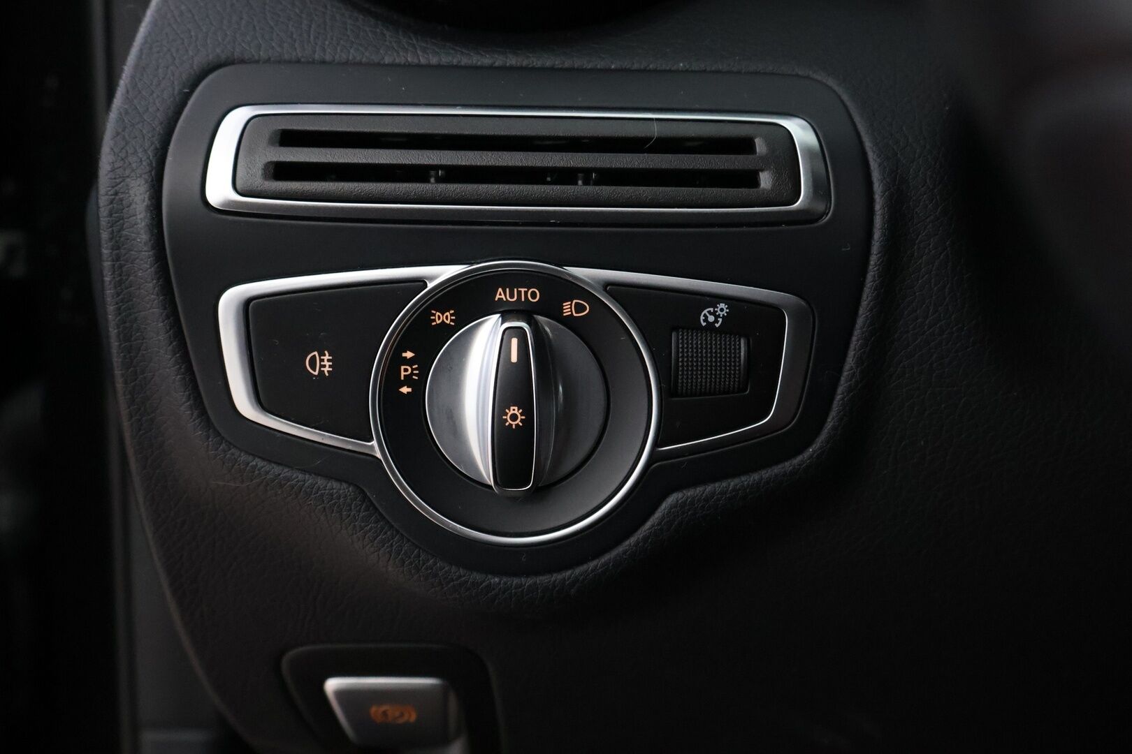 Mercedes-Benz C 2019 220 d T A Business Avantgarde * Webasto / Vetokoukku / Peruutuskamera / Puolinahat / Sporttipenkit / LED High Performance - Facelift / 2x Hyvät renkaat aluvantein / Juuri tullut Tampereelle! - HULLUT JOULUT KORKOTARJOUS 2,49% 