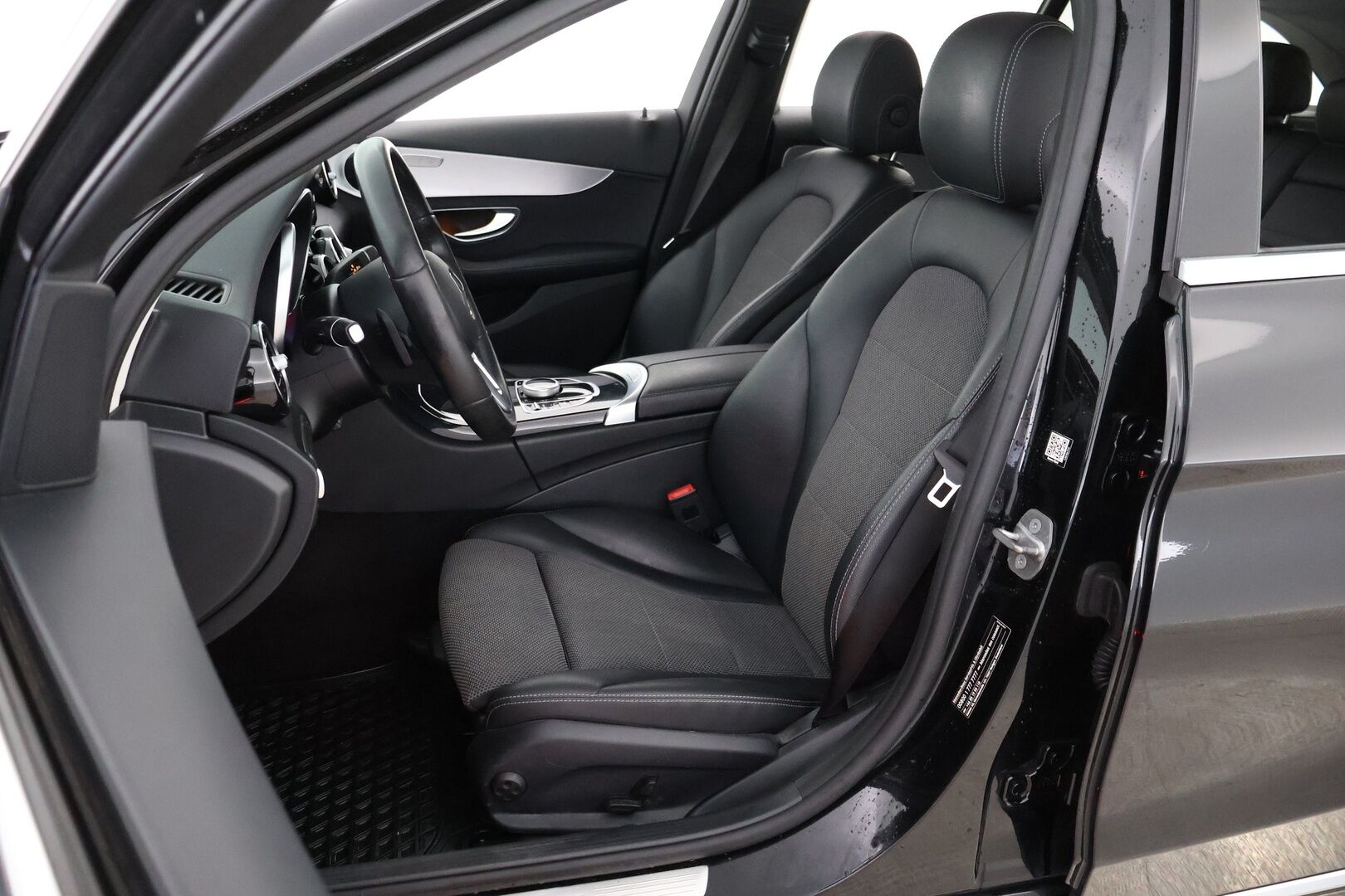 Mercedes-Benz C 2019 220 d T A Business Avantgarde * Webasto / Vetokoukku / Peruutuskamera / Puolinahat / Sporttipenkit / LED High Performance - Facelift / 2x Hyvät renkaat aluvantein / Juuri tullut Tampereelle! - HULLUT JOULUT KORKOTARJOUS 2,49% 