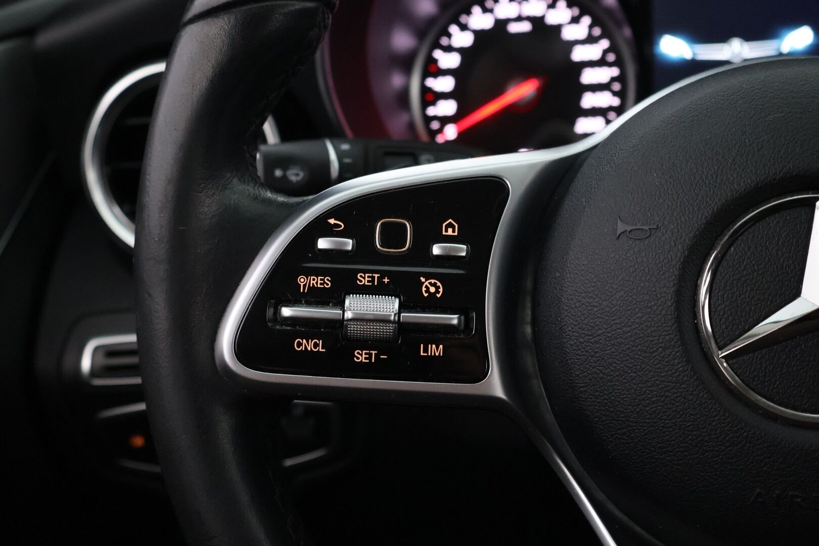 Mercedes-Benz C 2019 220 d T A Business Avantgarde * Webasto / Vetokoukku / Peruutuskamera / Puolinahat / Sporttipenkit / LED High Performance - Facelift / 2x Hyvät renkaat aluvantein / Juuri tullut Tampereelle! - HULLUT JOULUT KORKOTARJOUS 2,49% 