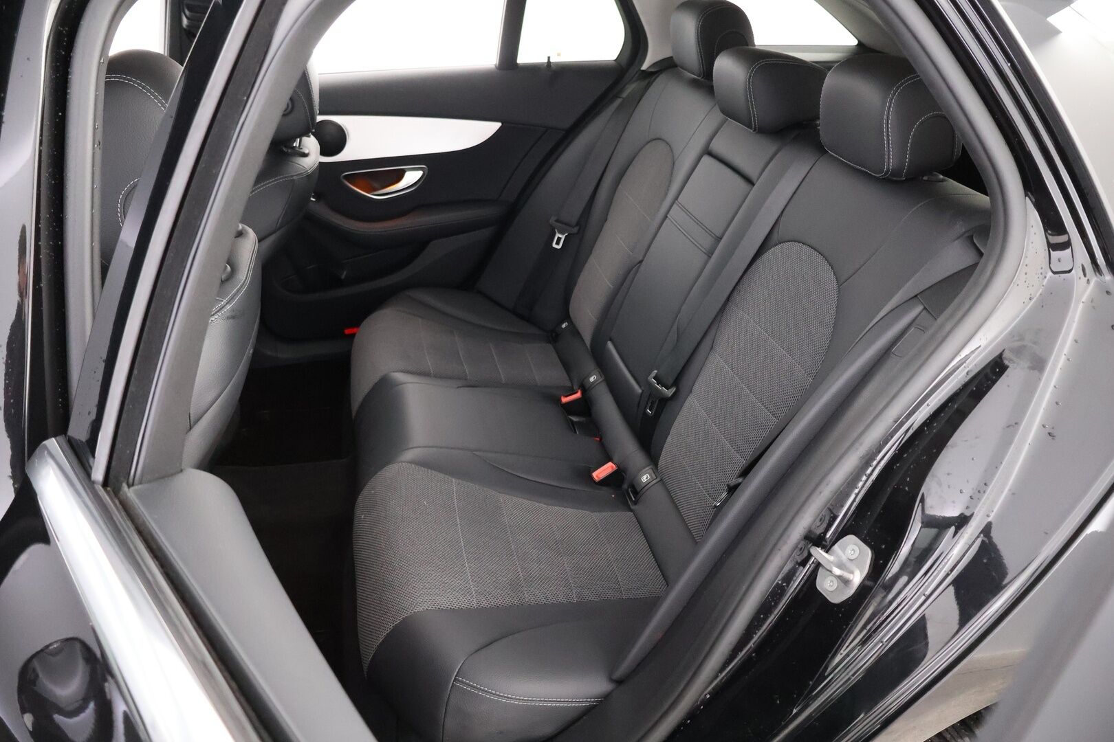 Mercedes-Benz C 2019 220 d T A Business Avantgarde * Webasto / Vetokoukku / Peruutuskamera / Puolinahat / Sporttipenkit / LED High Performance - Facelift / 2x Hyvät renkaat aluvantein / Juuri tullut Tampereelle! - HULLUT JOULUT KORKOTARJOUS 2,49% 