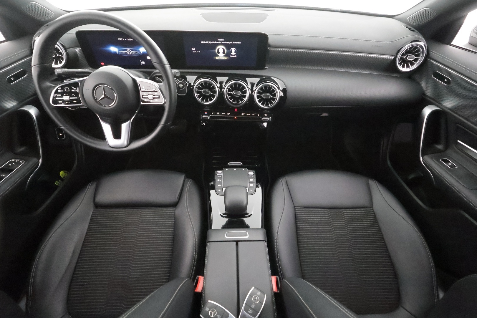 Mercedes-Benz CLA 2023 250 e A Business Edition * Widescreen / Distronic+ / LED / P.kamera / Apple&Android / Sporttipenkki * - Kaistavahti / Katveavustin / 1-om Suomi-auto / Kahdet renkaat aluvanteilla / 2x Latauskaapelit