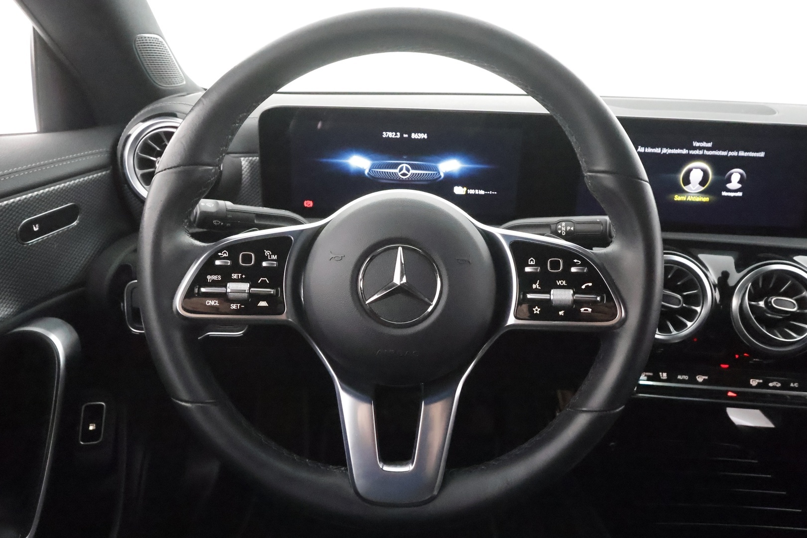 Mercedes-Benz CLA 2023 250 e A Business Edition * Widescreen / Distronic+ / LED / P.kamera / Apple&Android / Sporttipenkki * - Kaistavahti / Katveavustin / 1-om Suomi-auto / Kahdet renkaat aluvanteilla / 2x Latauskaapelit