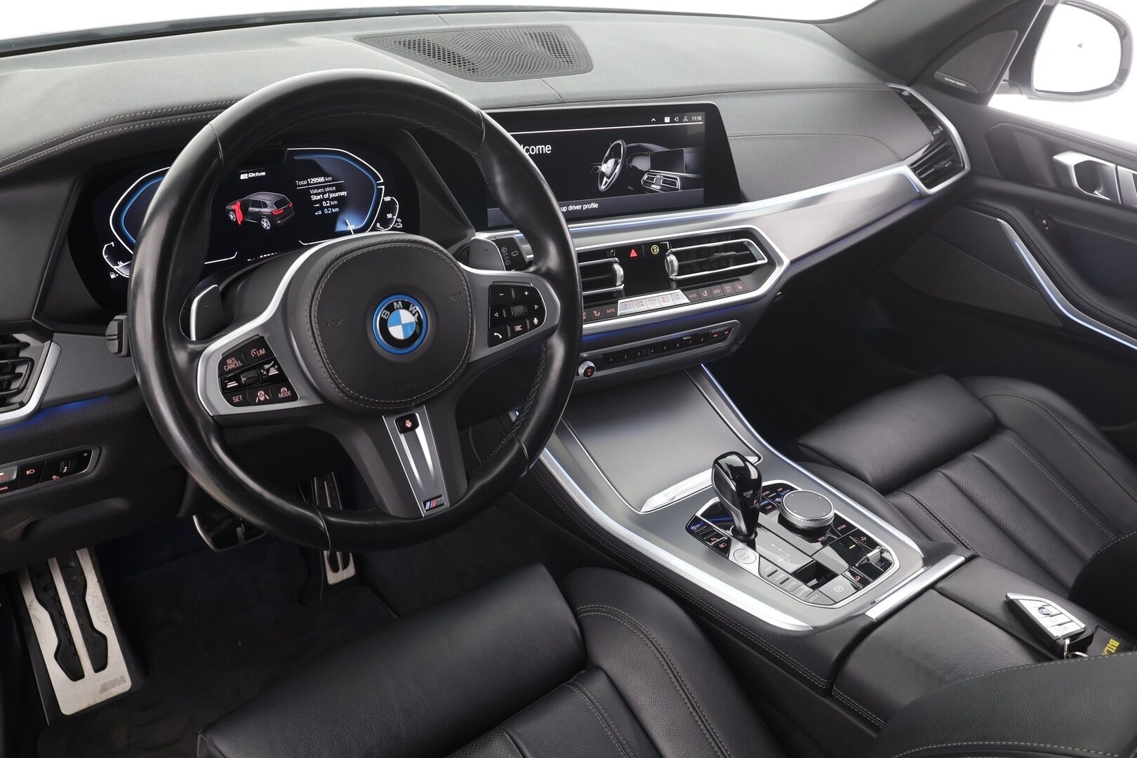 BMW X5 2022 G05 xDrive45e A Charged Edition M Sport * ACC / Adapt.LED / Koukku / Ilma-alusta / H&K / P.kamera / Muistipenkki / Sporttinahat * - 1.Om Suomi-auto / Akku kuntotarkastettu SoH 94% / Kahdet renkaat aluvanteilla / Merkkihuollettu / Juuri huollettu