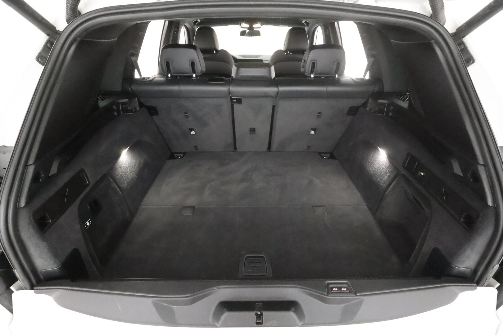 BMW X5 2022 G05 xDrive45e A Charged Edition M Sport * ACC / Adapt.LED / Koukku / Ilma-alusta / H&K / P.kamera / Muistipenkki / Sporttinahat * - 1.Om Suomi-auto / Akku kuntotarkastettu SoH 94% / Kahdet renkaat aluvanteilla / Merkkihuollettu / Juuri huollettu