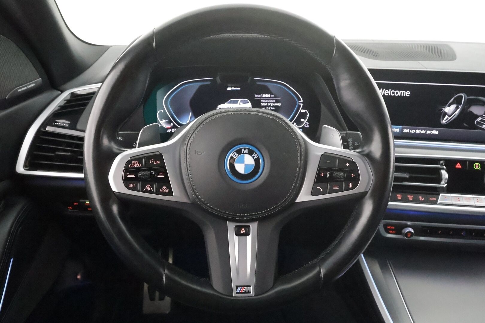 BMW X5 2022 G05 xDrive45e A Charged Edition M Sport * ACC / Adapt.LED / Koukku / Ilma-alusta / H&K / P.kamera / Muistipenkki / Sporttinahat * - 1.Om Suomi-auto / Akku kuntotarkastettu SoH 94% / Kahdet renkaat aluvanteilla / Merkkihuollettu / Juuri huollettu