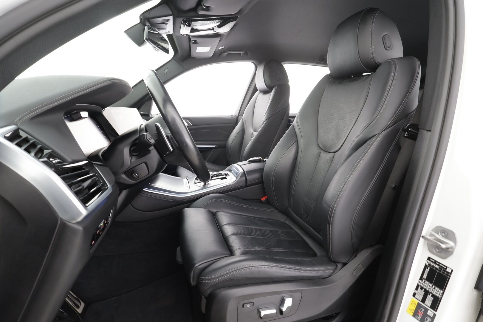 BMW X5 2022 G05 xDrive45e A Charged Edition M Sport * ACC / Adapt.LED / Koukku / Ilma-alusta / H&K / P.kamera / Muistipenkki / Sporttinahat * - 1.Om Suomi-auto / Akku kuntotarkastettu SoH 94% / Kahdet renkaat aluvanteilla / Merkkihuollettu / Juuri huollettu