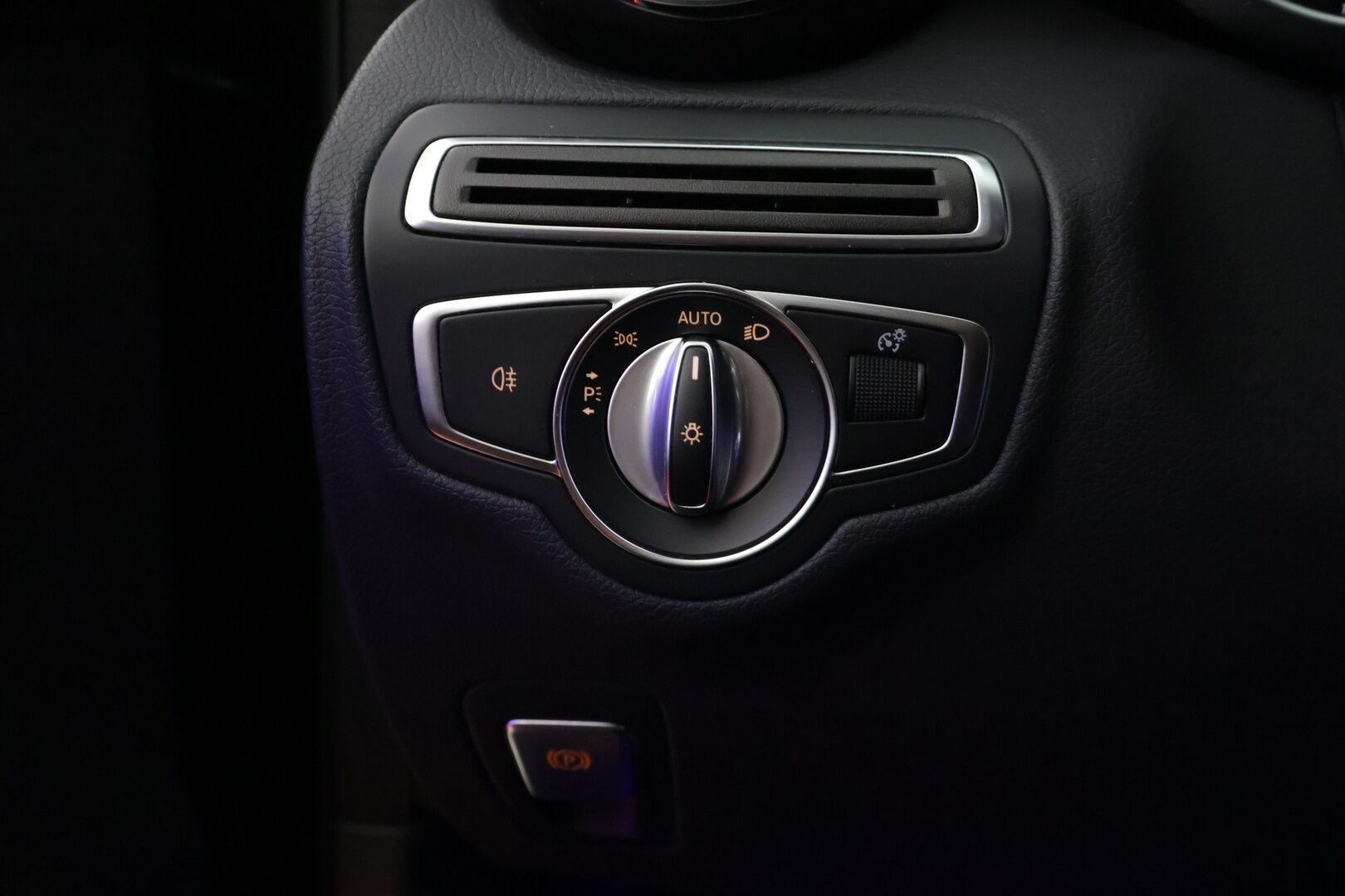 Mercedes-Benz C 2021 300 e T A Business AMG Edition EQ Power */ Night-paketti / Digimittaristo / P.kamera / Ambient / LED / Koukku / 2x renkaat /* - Näyttävä / Ilmainen kotiintoimitus / 2x renkaat - HULLUT JOULUT KORKOTARJOUS 2,49% 