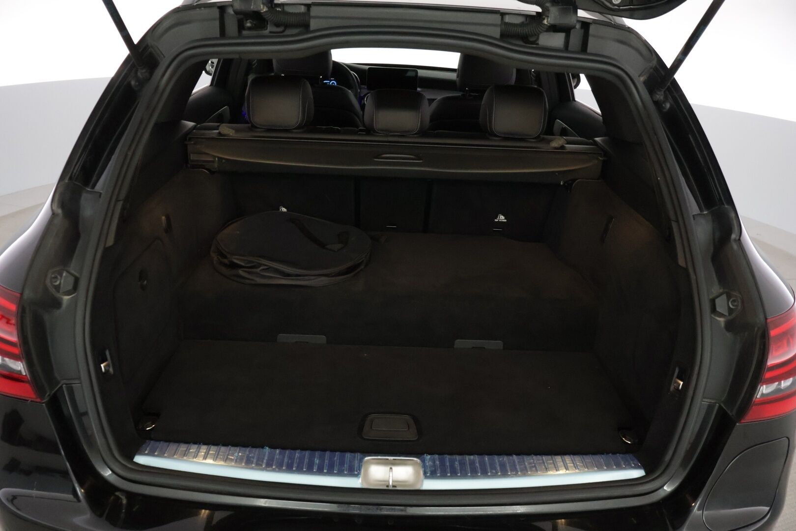 Mercedes-Benz C 2021 300 e T A Business AMG Edition EQ Power */ Night-paketti / Digimittaristo / P.kamera / Ambient / LED / Koukku / 2x renkaat /* - Näyttävä / Ilmainen kotiintoimitus / 2x renkaat - HULLUT JOULUT KORKOTARJOUS 2,49% 