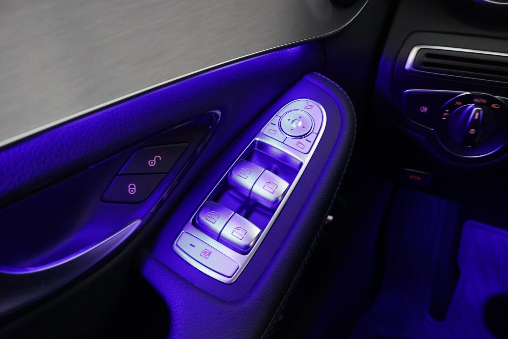 Mercedes-Benz C 2021 300 e T A Business AMG Edition EQ Power */ Night-paketti / Digimittaristo / P.kamera / Ambient / LED / Koukku / 2x renkaat /* - Näyttävä / Ilmainen kotiintoimitus / 2x renkaat - HULLUT JOULUT KORKOTARJOUS 2,49% 