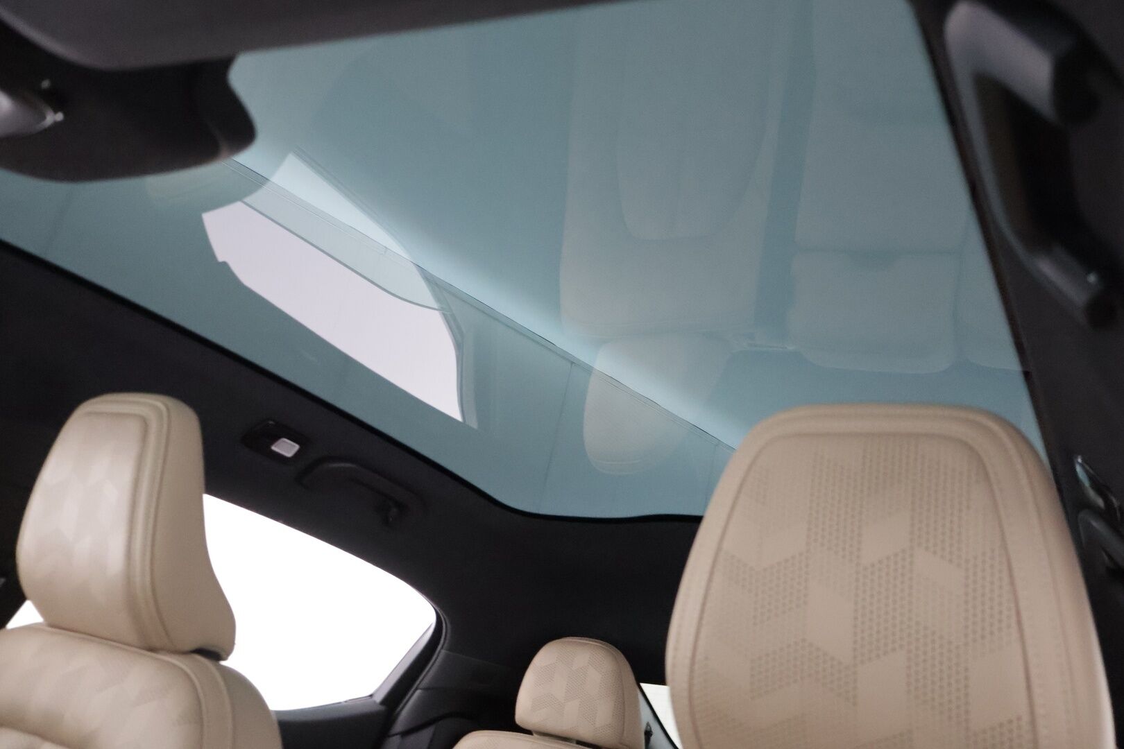 Polestar 2 2021 Launch Edition, 300kW, 78kWh * Plus&Pilot paketit / Ilmastoidut nahkapenkit / Koukku / Pixel LED / Lasikatto / 360 - 3,99 % KORKOTARJOUS TÄHÄN AUTOON - Acc / AppleCarPlay /  / 2x Avain / Blis 