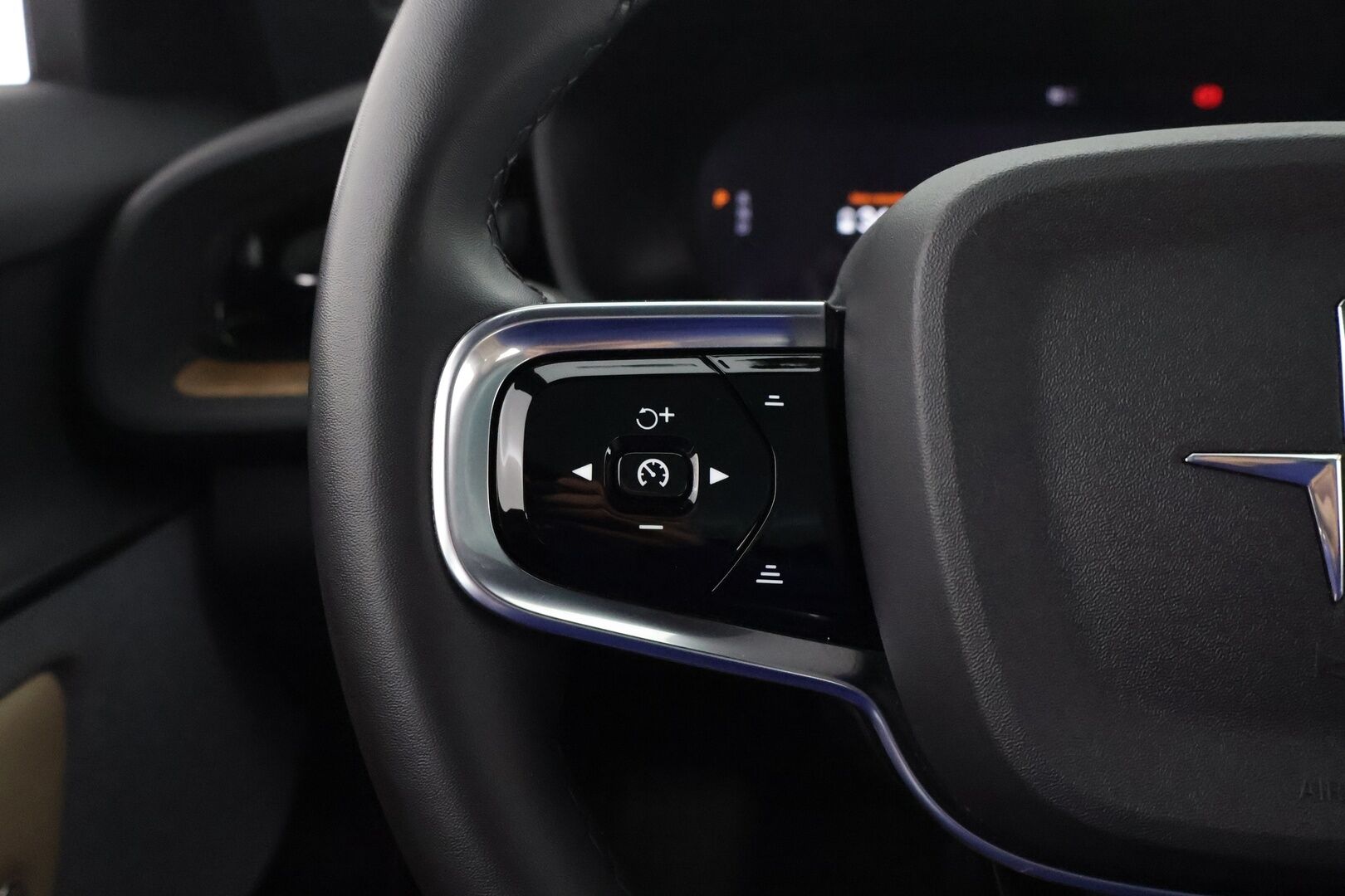 Polestar 2 2021 Launch Edition, 300kW, 78kWh * Plus&Pilot paketit / Ilmastoidut nahkapenkit / Koukku / Pixel LED / Lasikatto / 360 - 3,99 % KORKOTARJOUS TÄHÄN AUTOON - Acc / AppleCarPlay /  / 2x Avain / Blis 